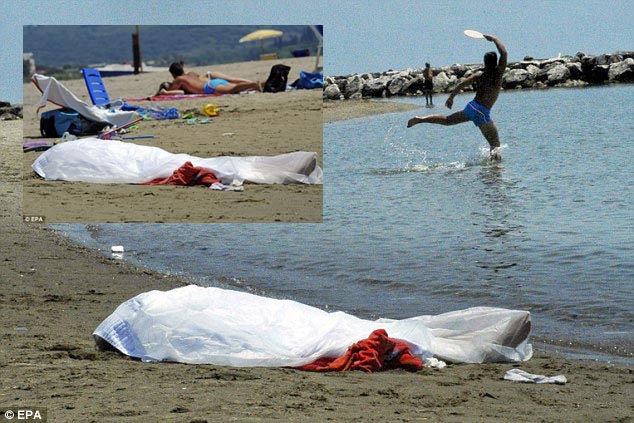 Mayat di Pantai `Dicuekin`, Turis Asyik Bermain dan Bercumbu